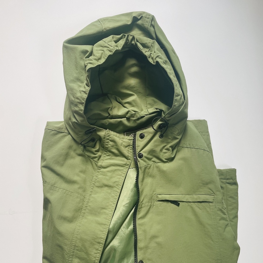 Eddie Bauer Rain Jacket Size M in Great Condition